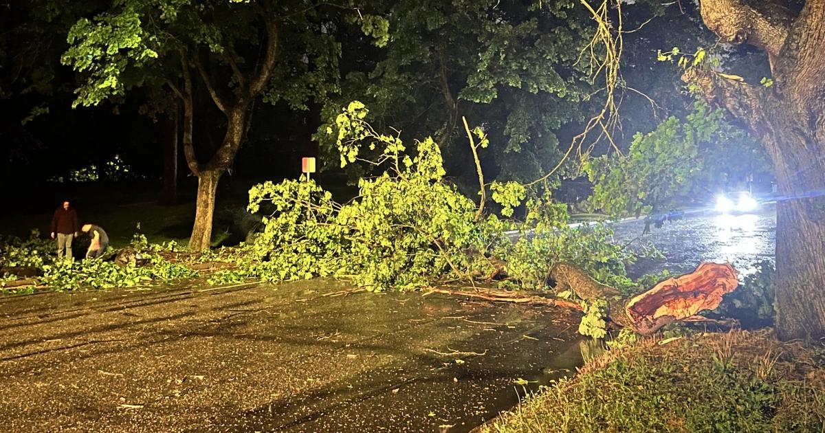 Thousands went without power Thursday night after storm brought strong wind and more than 3,000 lightning strikes