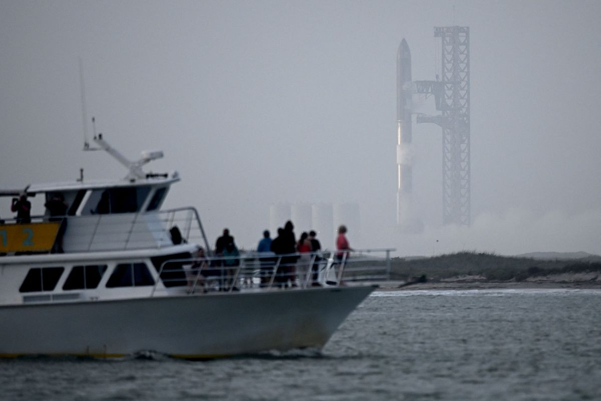 Spectators off South Padre Island, Texas, wait for the launch of the SpaceX Starship (L, rear) for a flight test from Starbase in Boca Chica, Texas, on April 20, 2023. SpaceX is making a second attempt to carry out the first test flight of Starship, the most powerful rocket ever built, designed to send astronauts to the Moon, Mars and beyond.    (Patrick T. Fallon/AFP via Getty Images/TNS)
