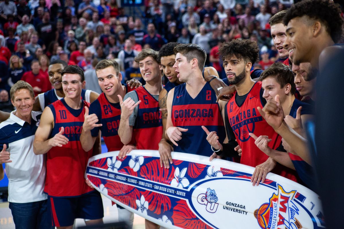 The team poses with a souvenir surfboard for the Maui Invitational during Kraziness in the Kennel on Oct. 6, 2018 in Gonzaga