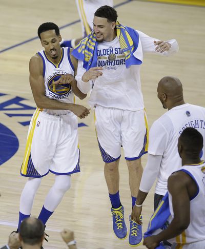 Golden State Warriors guard Shaun Livingston, left, scored 20 points Thursday as guard Klay Thompson, right, struggled a bit with his shooting touch. (Marcio Jose Sanchez / Associated Press)