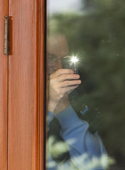 ORG XMIT: IDNH122 Eric Schmidt, chairman and CEO of Google, takes a picture of members of the press gathered outside the Sun Valley Inn, during the annual Allen & Co.'s media summit in Sun Valley, Idaho, Thursday, July 9, 2009. (AP Photo/Nati Harnik) (Nati Harnik / The Spokesman-Review)