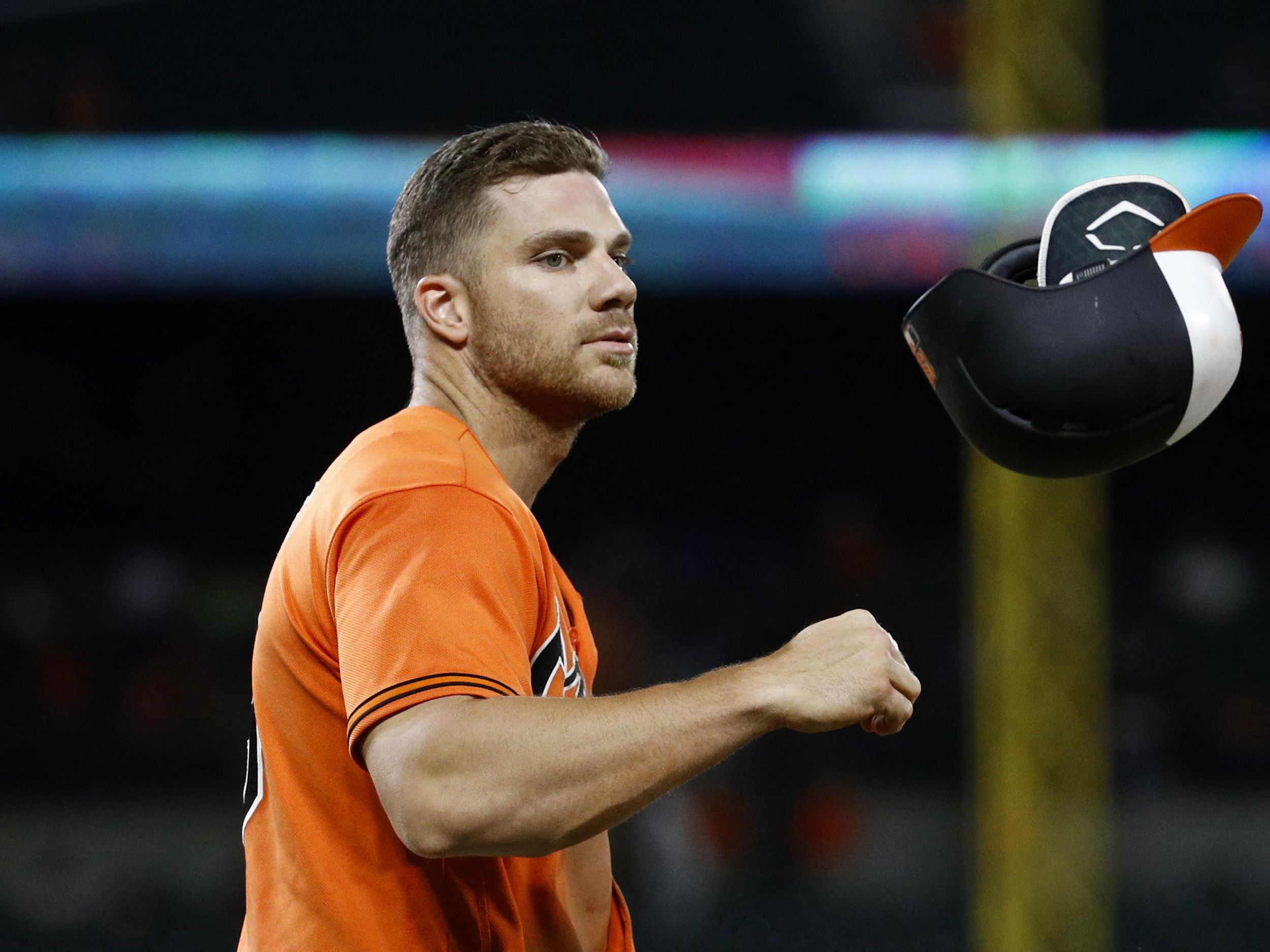 Chris Davis talks with Buck Showalter. And his pants are where