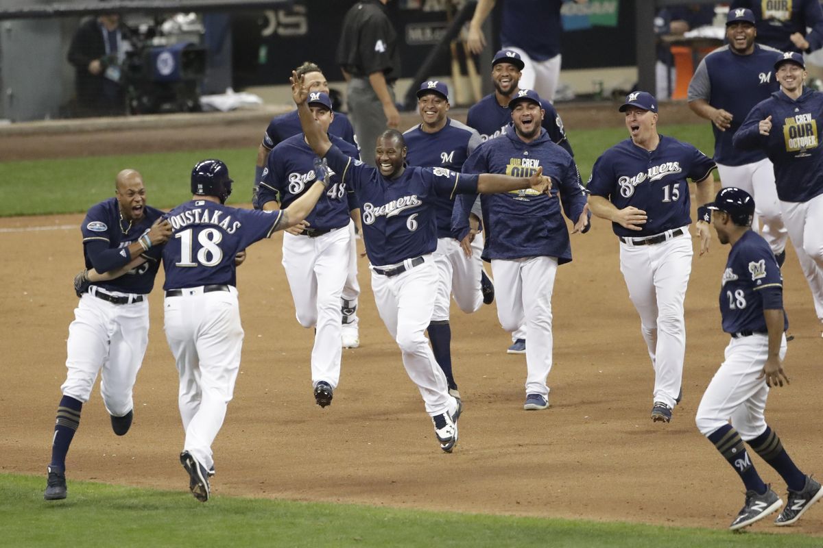 Mike Moustakas scores Christian Yelich in 10th, Brewers top