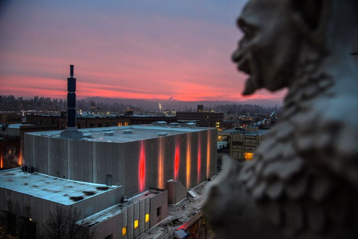 Clocks will spring forward an hour starting at 2 a.m. Sunday, marking the beginning of daylight saving time.  (DAN PELLE)