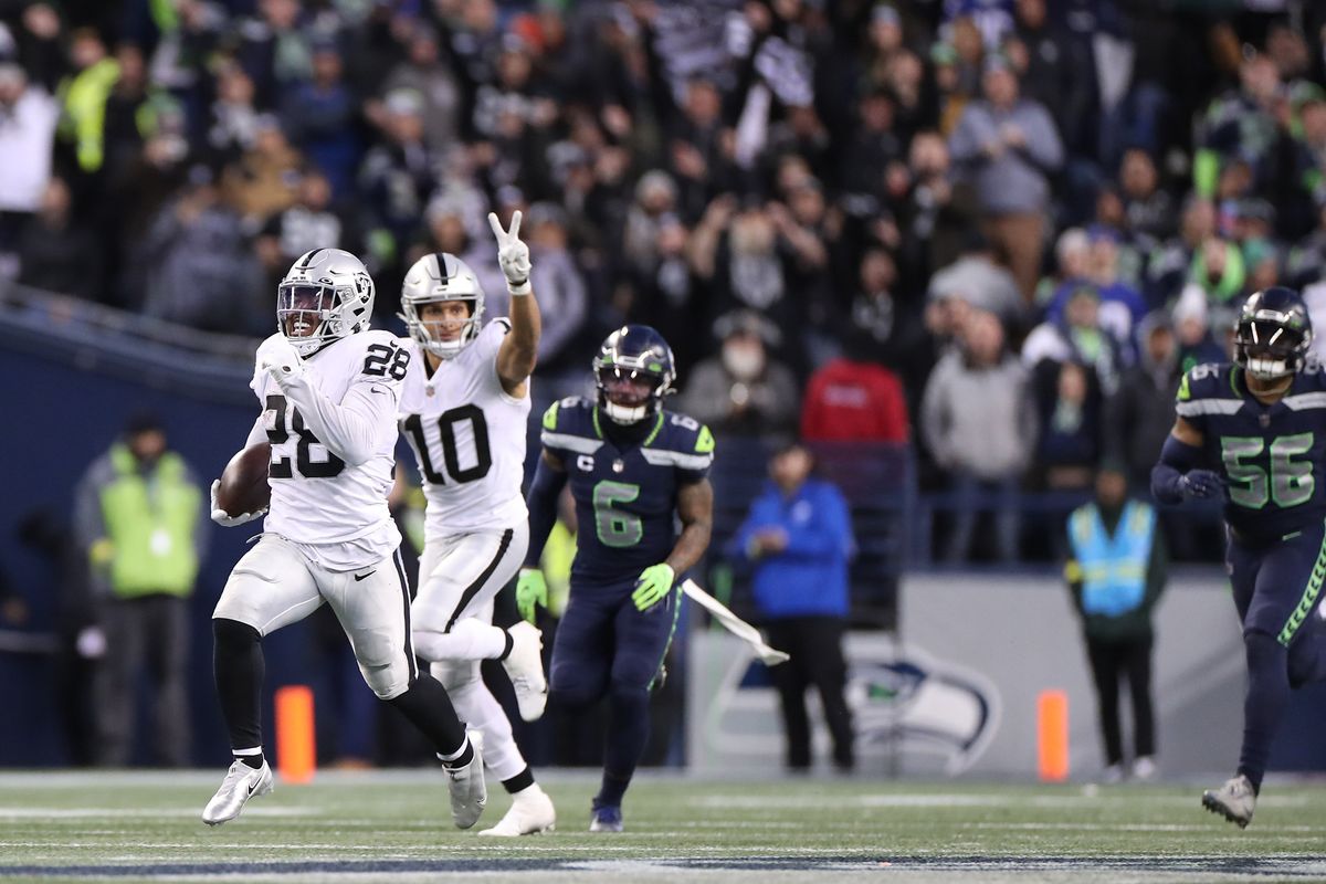Josh Jacobs of the Las Vegas Raiders runs with the ball in overtime against the Seattle Seahawks at Lumen Field on Sunday in Seattle.  (Getty Images)