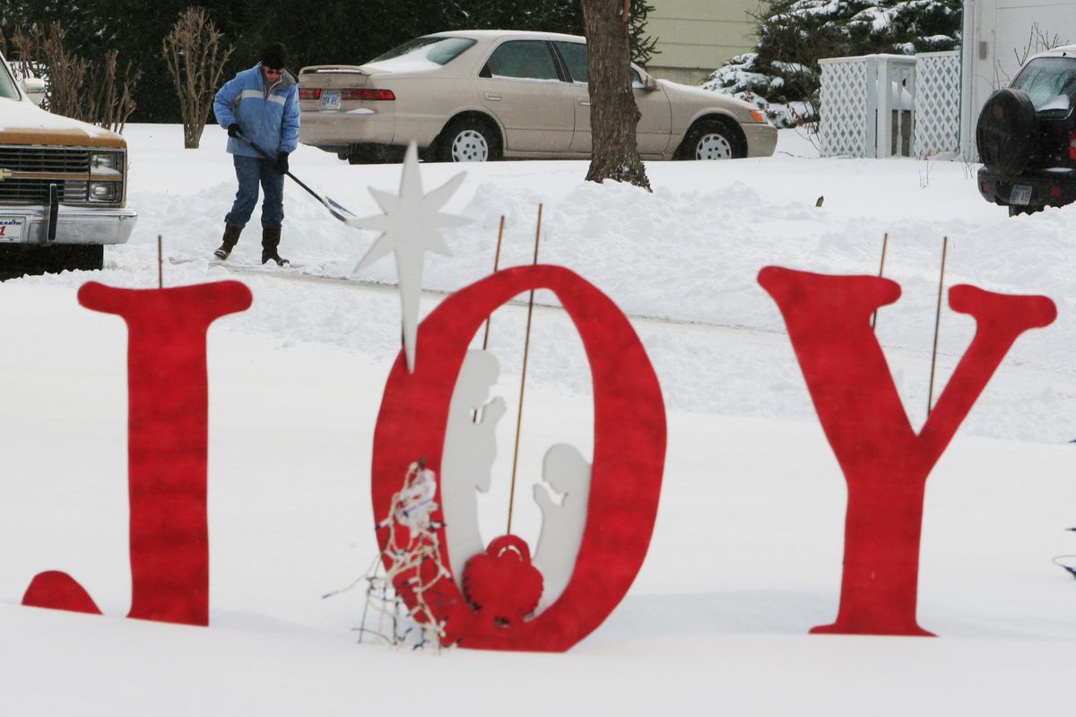 A resident digs out from a holiday snowstorm on Dec. 25, 2009, in Lawrence, Kan.  (Orlin Wagner)