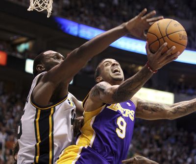 Los Angeles Lakers forward Matt Barnes (9) tries to get a shot past the arm of Utah Jazz center Al Jefferson.  (Associated Press)