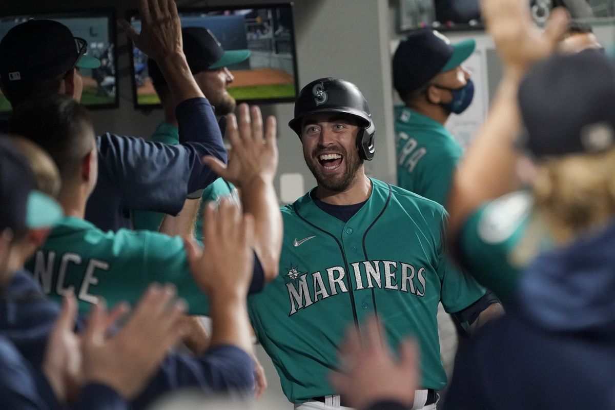 Strong night for offense, Bryan Woo as Mariners end losing streak