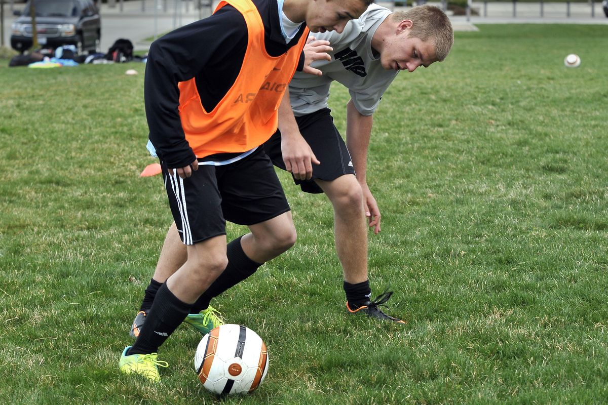 Cobi Guerrinha, left, battles teammate Reid Eliason, right, during practice Thursday at Central Valley High School. Guerrinha is a senior. (Jesse Tinsley)
