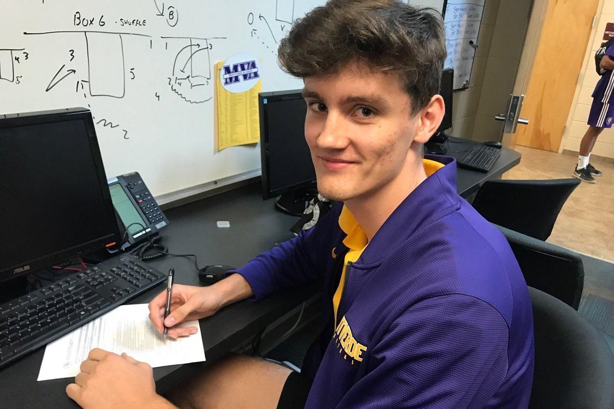 Pavel Zahkarov signed his letter of intent to play for Gonzaga on Monday. (@BTW_Sports / Twitter)