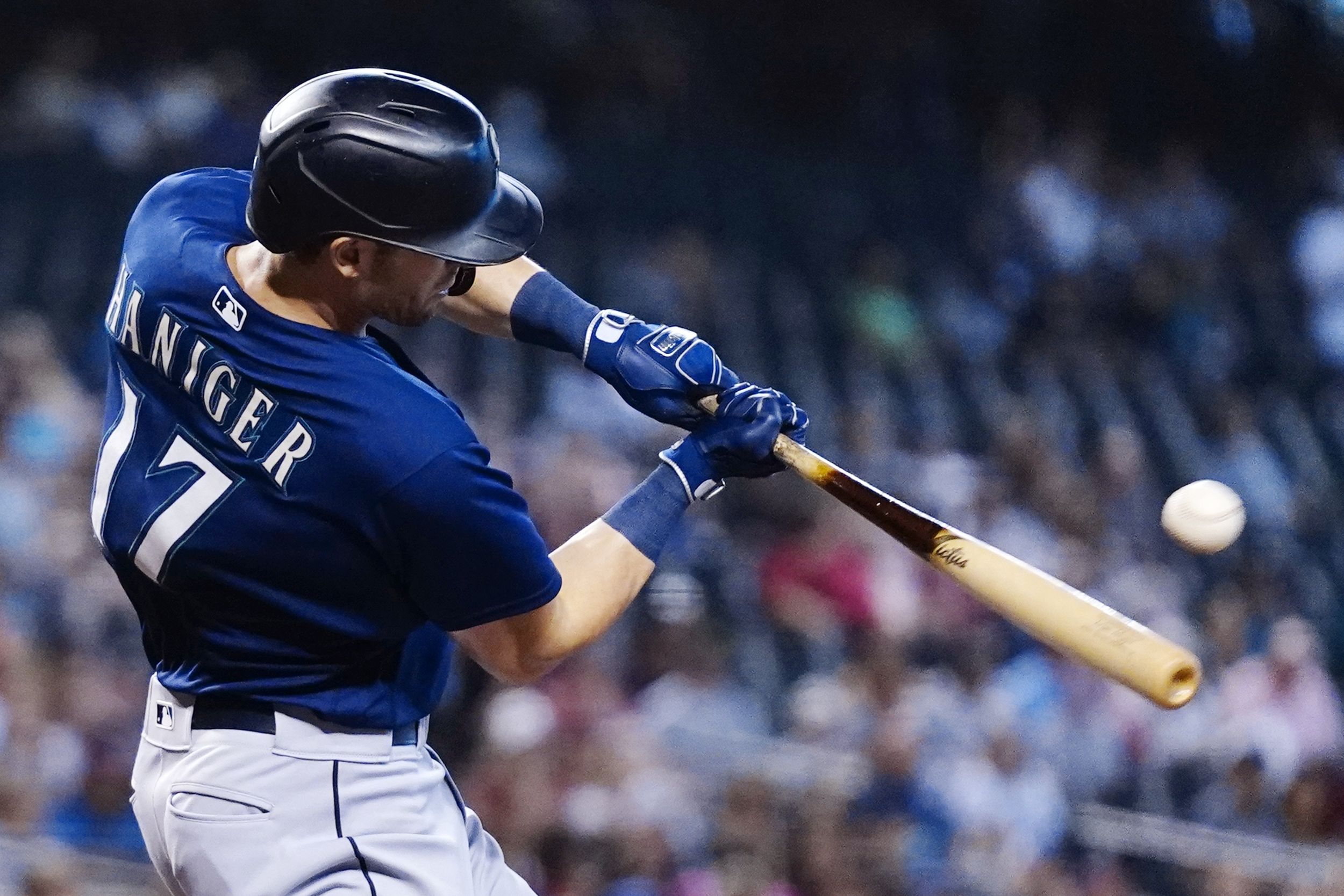 Seager hits 2 HRs, slugs Mariners past Diamondbacks 8-5