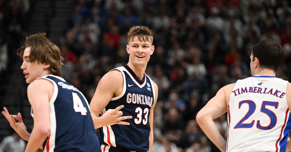 Gonzaga’s father Ben Gregg wore two hats — and possibly multiple logos — during Wednesday’s matchup against Warner Pacific