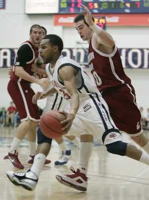 ORG XMIT: CAMS101 St. Mary's Patrick Mills, center, dribbles past Washington State's Taylor Rochestie, right, in the first half of an NIT college basketball game in Moraga, Calif., Tuesday, March 17, 2009. (AP Photo/Marcio Jose Sanchez) (Marcio Sanchez / The Spokesman-Review)