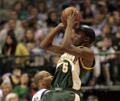 Kevin Durant shoots against the Dallas Mavericks in a 2008 game in Dallas during the Seattle SuperSonics’ final season.  (Tribune News Service)