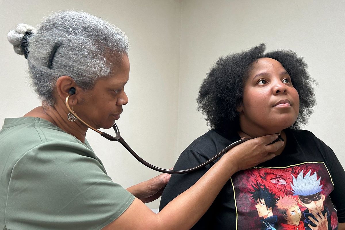 Terry Vester examines Charity Hodge at Vester’s clinic in LaFayette, Ala., earlier this year.  (Arielle Zionts/Tribune News Service )