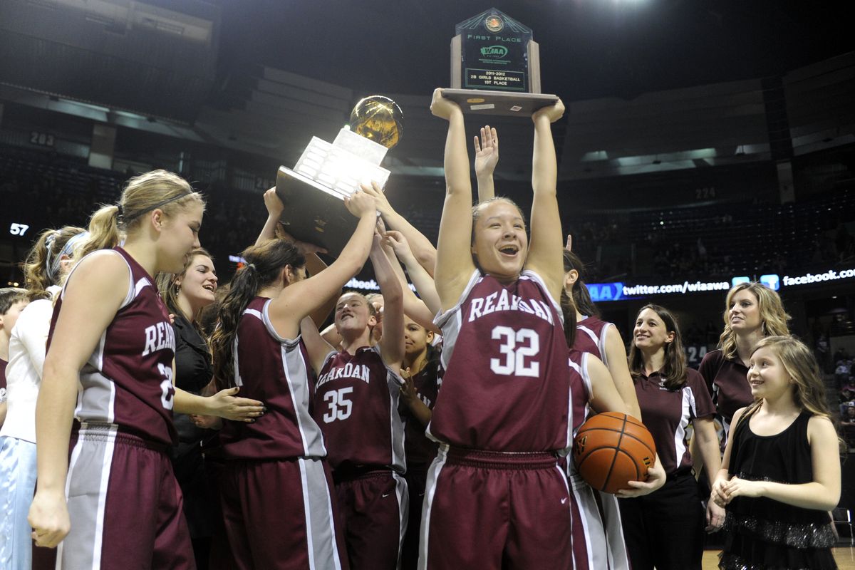 Reardan’s Tori Wynecoop raises first-place trophy after the Indians’ second consecutive State 2B championship on Saturday. (Jesse Tinsley)