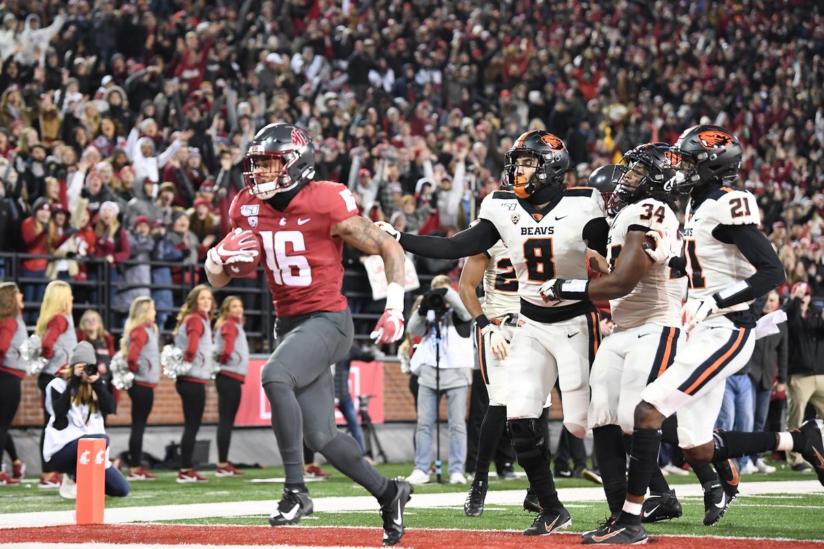 Anthony Gordon of the Washington State Cougars looks to throw the  Washington  state football, College football uniforms, Washington state cougars