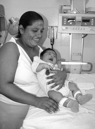 
Teresa Alejandra Cruz, 23, holds her son, Antonio Vasconcelos, at a hospital in Cancun, Mexico, on Thursday. The baby was born weighing 14.1 pounds. 
 (Associated Press / The Spokesman-Review)