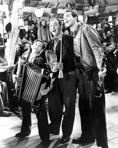 Bing Crosby is flanked by his costars Fred MacMurray, right, and young Donald O’Connor, left, in the 1938 film “Sing You Sinners.” The rarely seen film is being screened next weekend as part of the Bing Crosby Holiday Film Festival. 