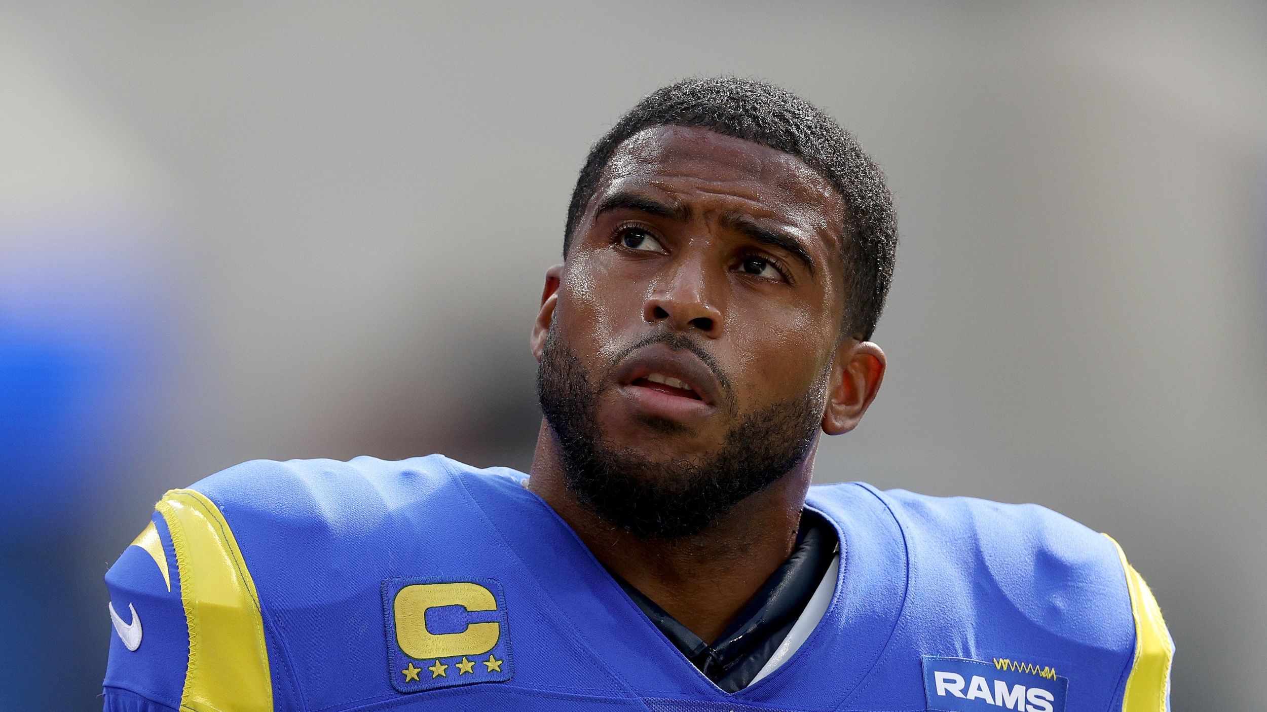 Rams LB Bobby Wagner wrecks fan who ran on field at 49ers game