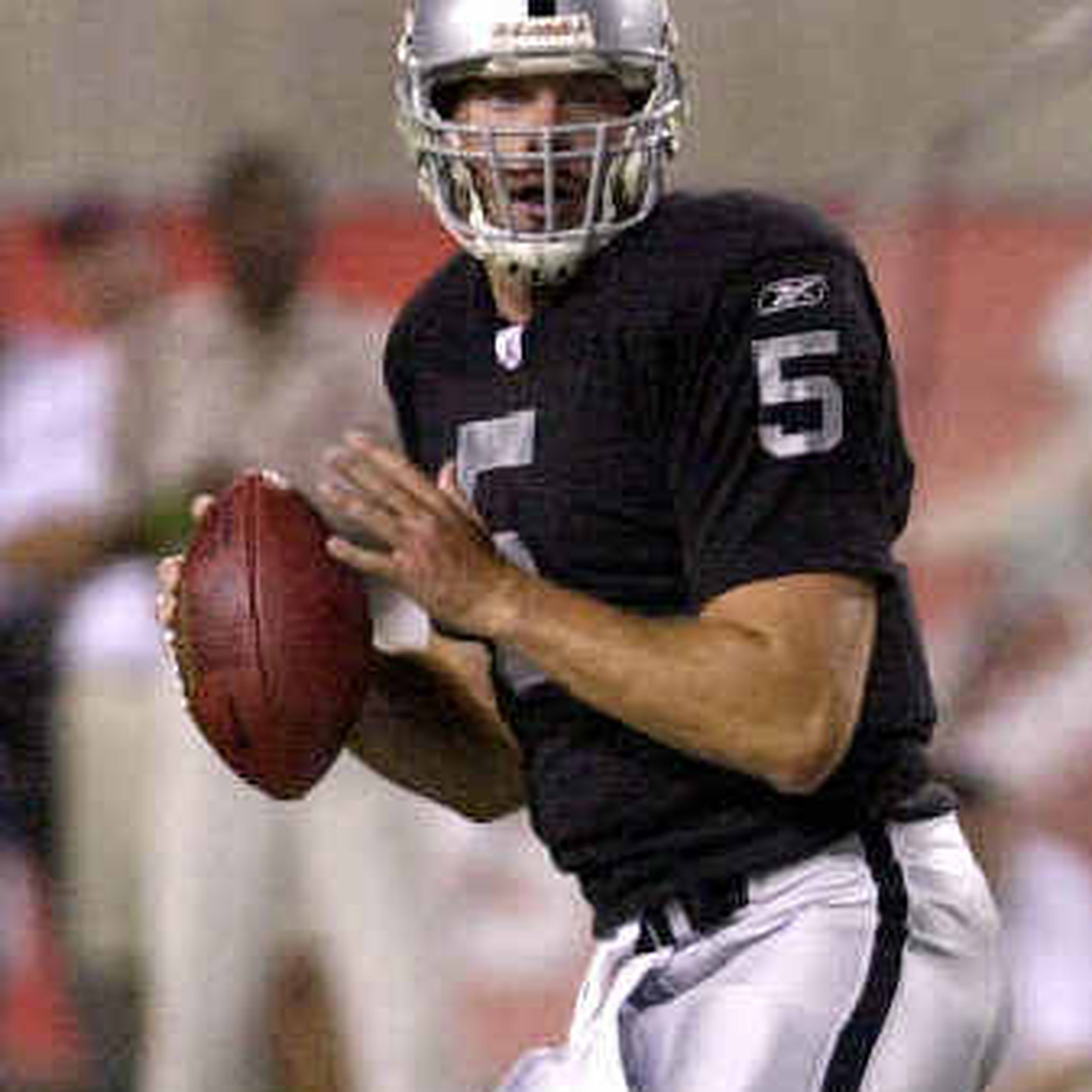 : Kerry Collins 2006 Donruss Elite Zoning Commission Game Worn  Jersey Gold #ZC-10 - 382/399 - Oakland Raiders : Sports & Outdoors