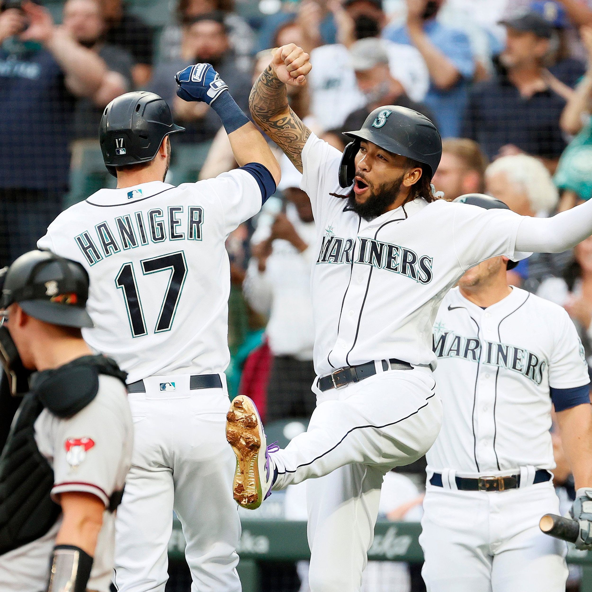 Mariners waiting on better trade offer for Haniger