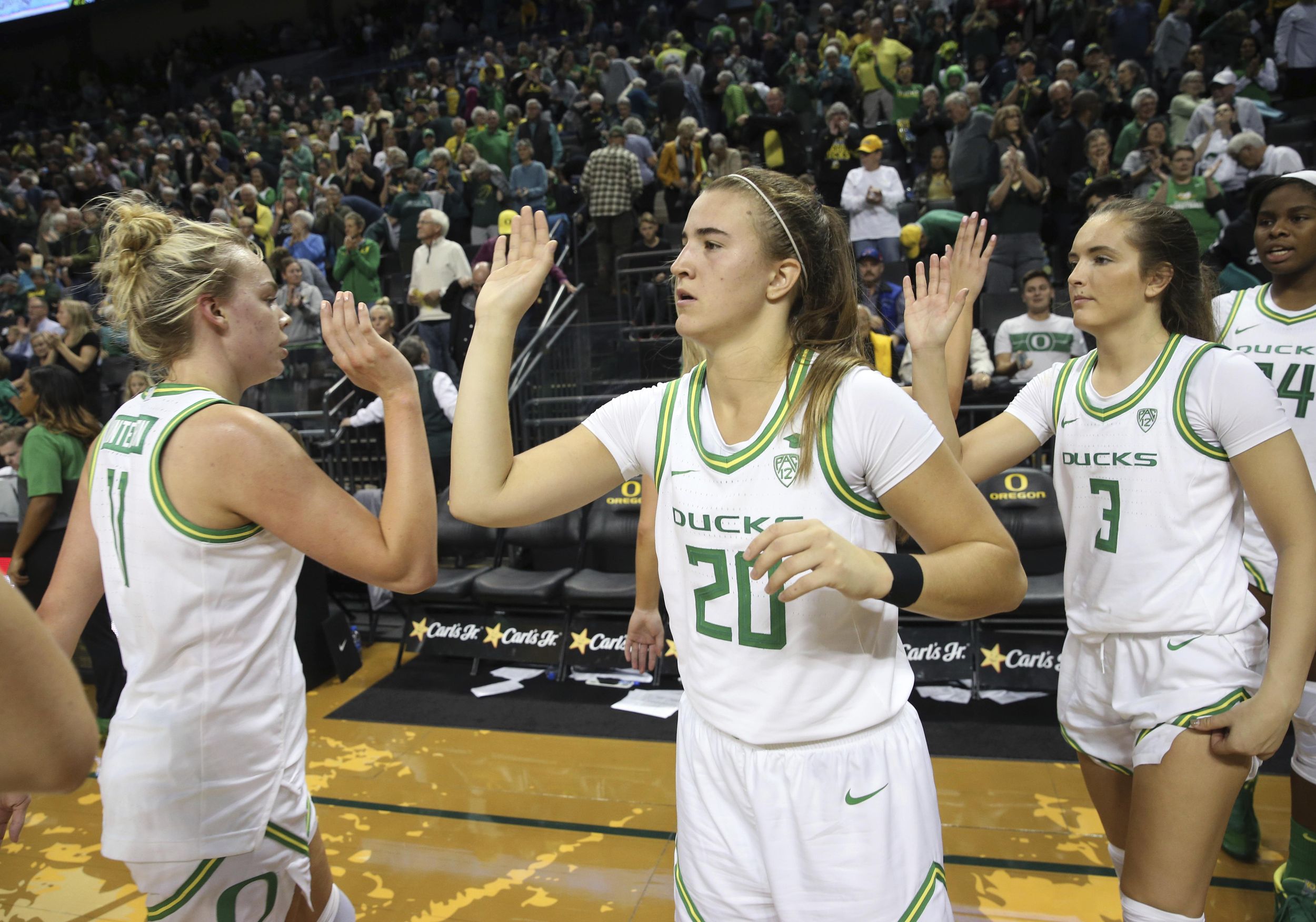 Oregon Ducks retain top spot then win season opener