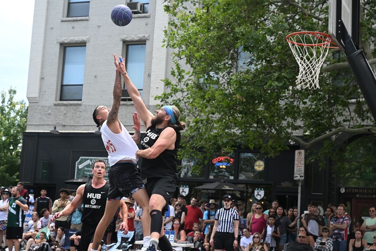 Players Club’s Rashawn Lemery is defended by Hub Northwest’s Robert Lippman during Hoopfest 2024. (JESSE TINSLEY/The Spokesman-Review)