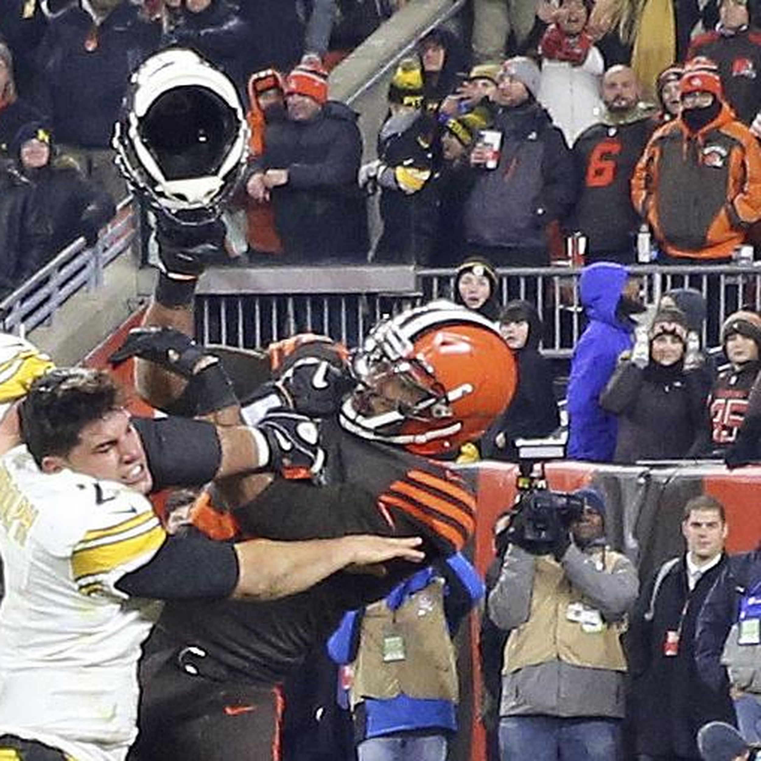 Vontaze Burfict being provoked by officials, according to