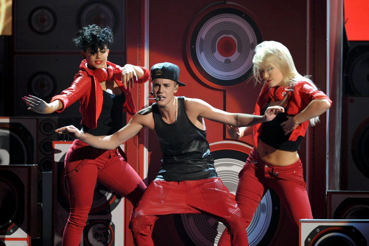 Justin Bieber performs at the 40th Anniversary American Music Awards on Sunday, Nov. 18, 2012, in Los Angeles. (Photo by John Shearer/Invision/AP) (John Shearer / Invision)