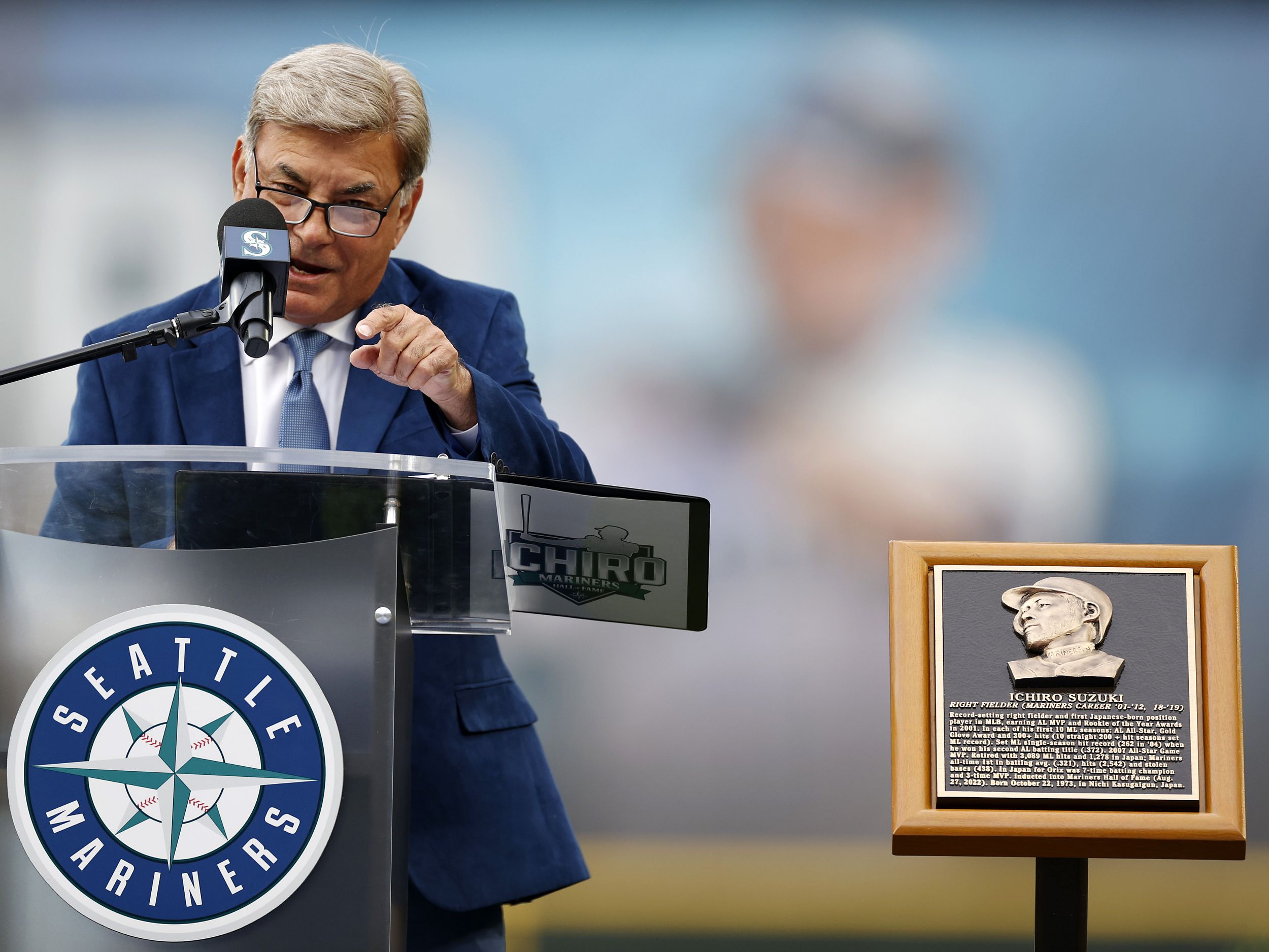 Commentary: Rough stretch for Rick Rizzs, but longtime Mariners