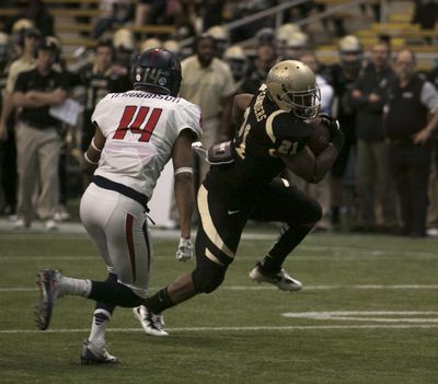 Sophomore running back Isaiah Saunders avoids the South Alabama in a Sun Belt game on Nov. 26. The 8-4 Vandals were awarded a trip to the Potato Bowl in Boise on Dec. 22. (Tess Fox / Tess Fox)