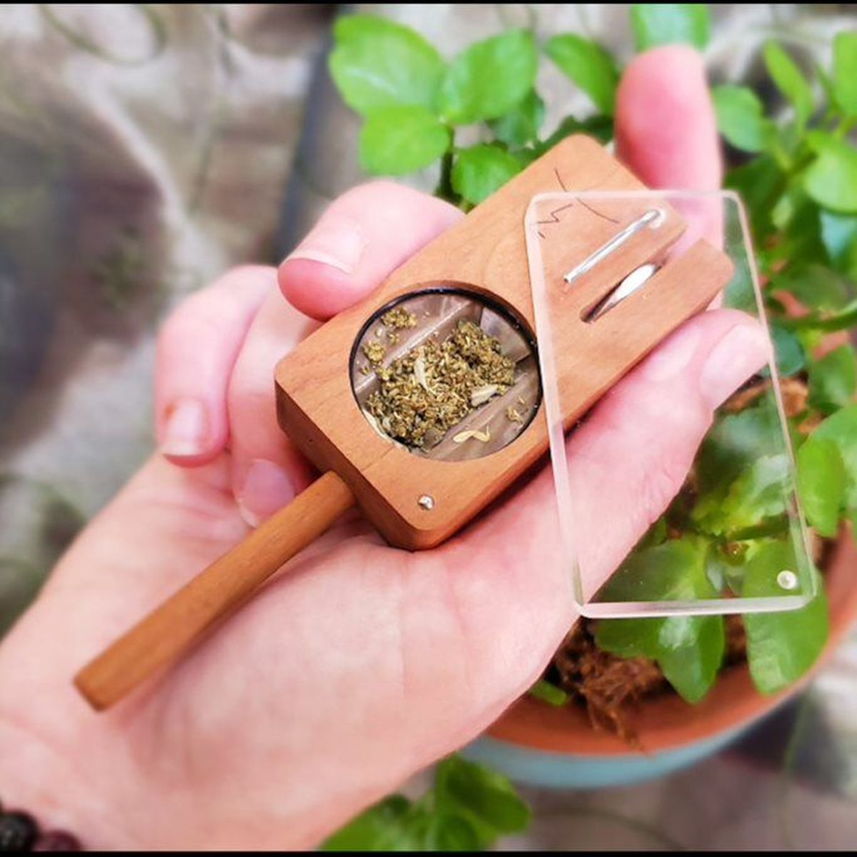 A Magic Fight vaporizer is great for heating, rather than combusting, cannabis flower. 