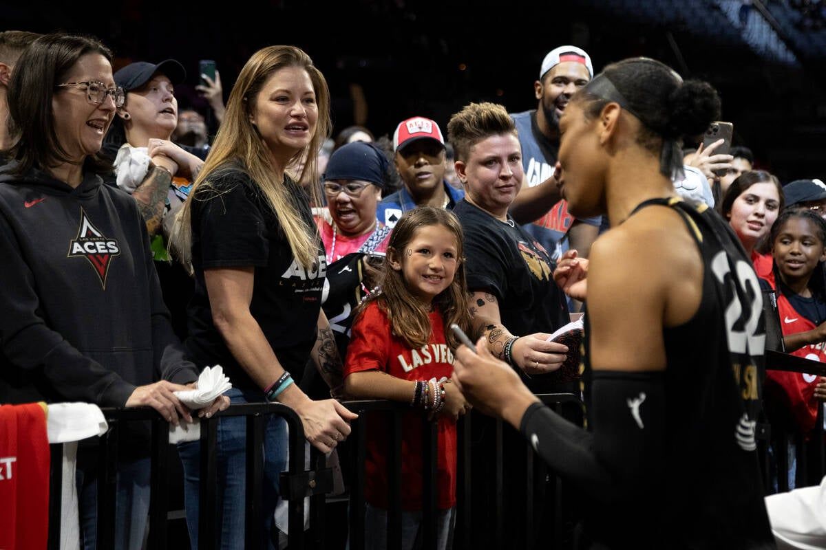 Las Vegas Aces fans get autographs signed by Aces star forward A