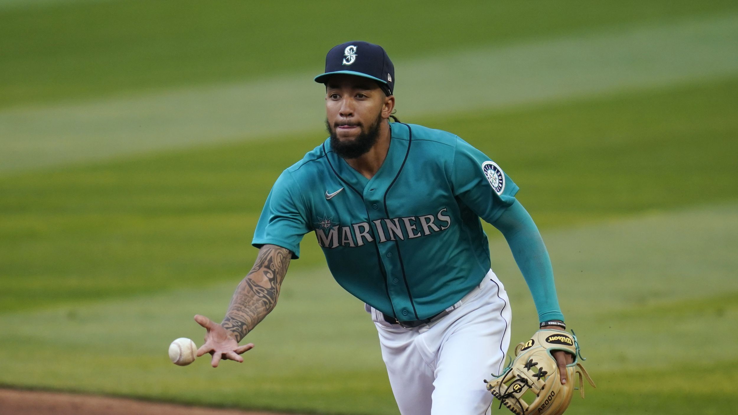 Mariners hope shortstop J.P. Crawford 'can avoid the IL', Mariners