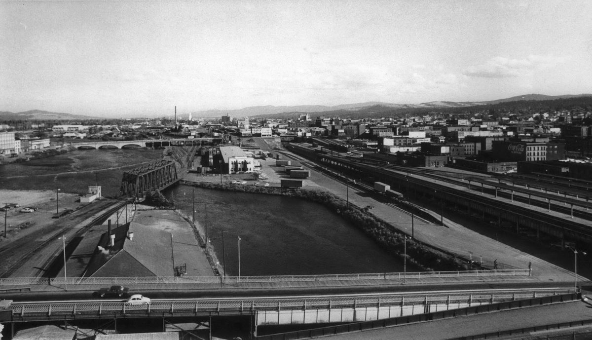 1971 – The two Washington Street bridges, seen at the bottom of the photo, brought traffic from downtown over to Havermale Island. The 1901 flat bridge ended at the Great Northern Railroad depot and the 1908 sloping bridge went over the GN tracks. The bridges, supported by heavily rusted steel I-beams, were becoming unsafe in the1960s and weight limits were imposed in 1971. A new couplet was opened in 1973, in time for Expo ’74. (Spokesman-Review Photo Archive / SR)
