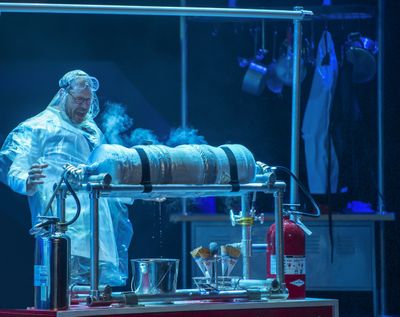 Alton Brown shows off a culinary demonstration as part of his touring show.