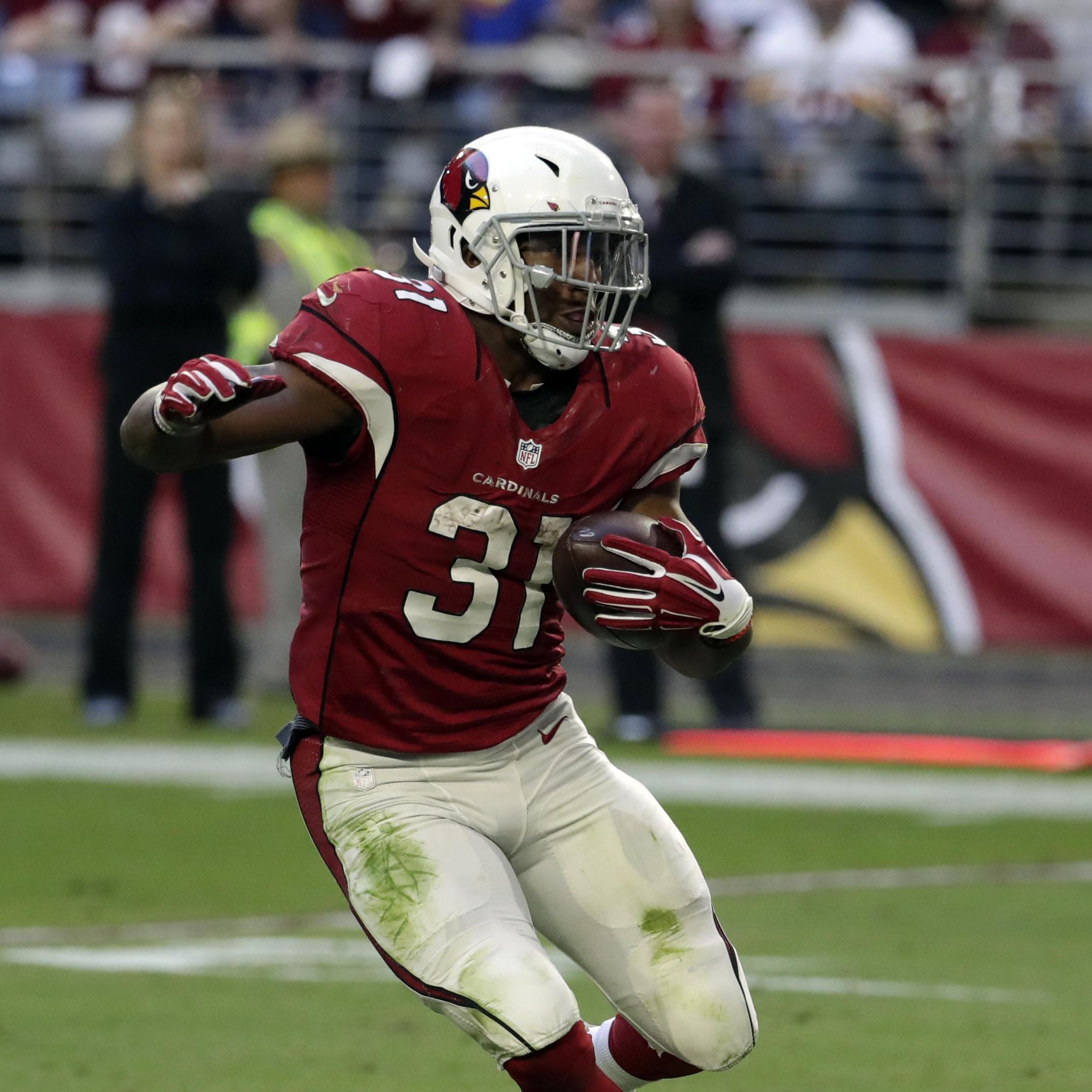 Arizona Cardinals running back Emmitt Smith smiles at teammates