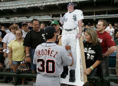 
Magglio Ordonez signs a life-size photo of himself in a White Sox uniform.  
 (Associated Press / The Spokesman-Review)