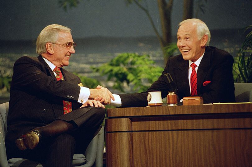 ORG XMIT: NYEM101 FILE - In this  May 22, 1992 file photo, Ed McMahon, left, shakes hands with talk show host Johnny Carson, during the final taping of the 