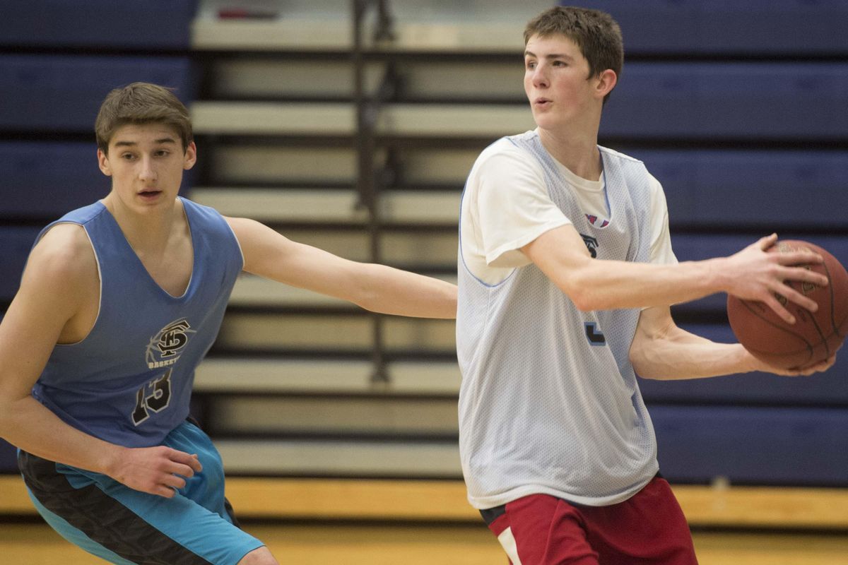 Freeman’s Michael Coumont passes the ball during practice on Monday, Jan. 9, 2017, at Freeman High School in Rockford, Wash. (Tyler Tjomsland / The Spokesman-Review)