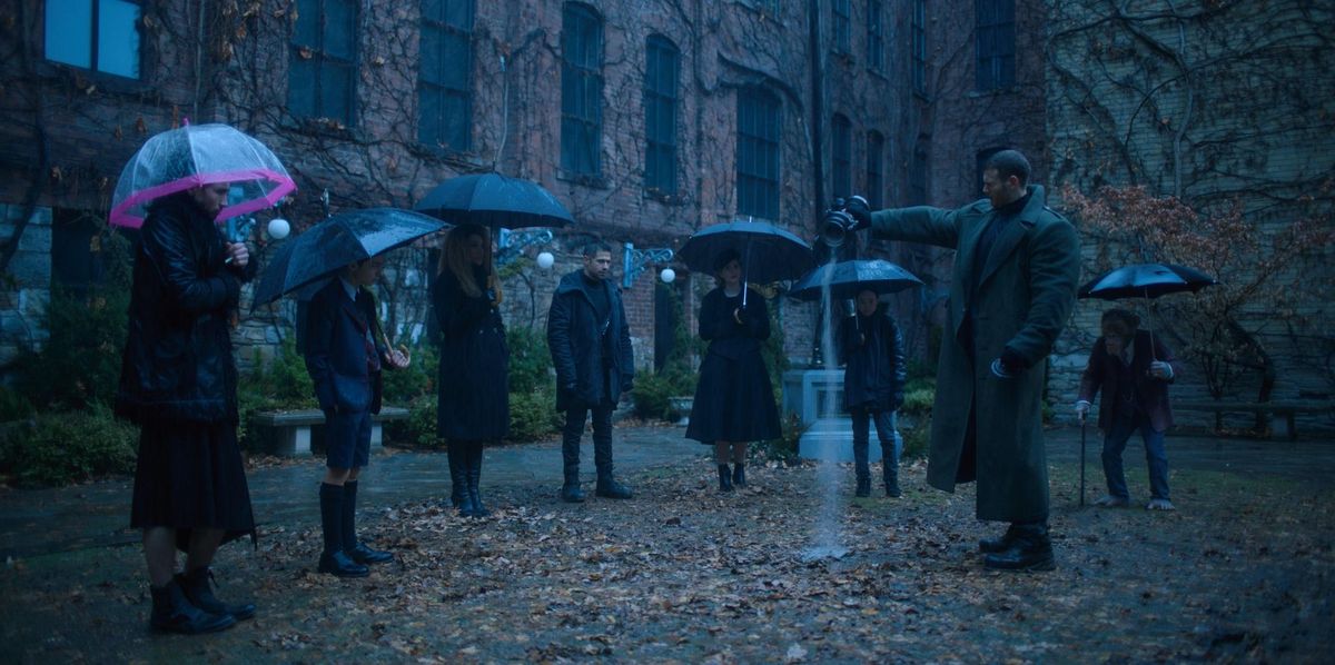 Robert Sheehan, Aidan Gallagher, Emmy Raver-Lampman, Jordan Robbins, Ellen Page, Tom Hopper in “The Umbrella Academy.” (Netflix)