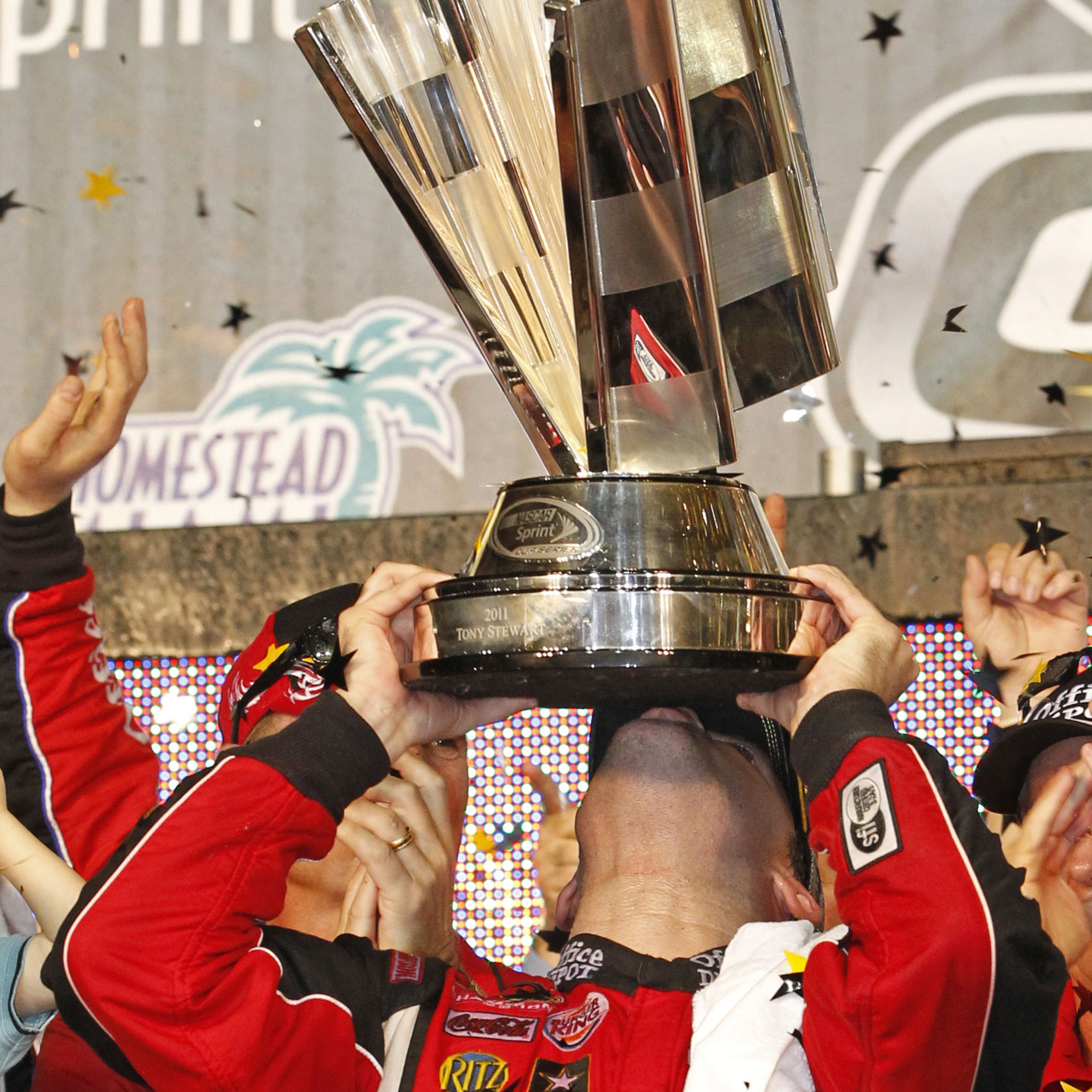 Tony Stewart Wins 2011 NASCAR Sprint Cup Series Championship [PICTURES]