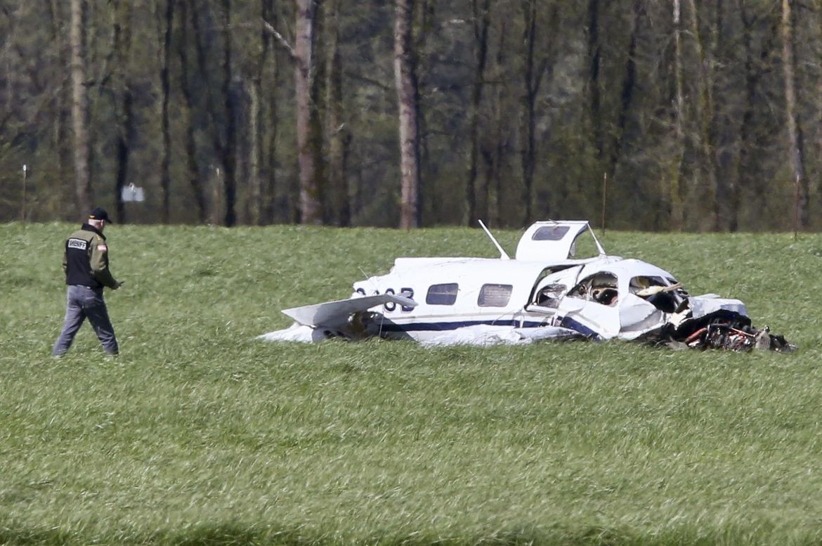Four dead in Oregon plane crash that was approaching airport The