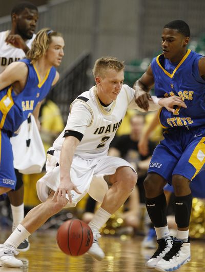 San Jose State's Adrian Oliver, right, covers a drive by Idaho's Jeff Ledbetter during the second half of their quarterfinal game at the Western Athletic Conference tournament on Thursday, March 10, 2011, in Las Vegas. San Jose State defeated Idaho 74-68. (Isaac Brekken / Fr159466 Ap)