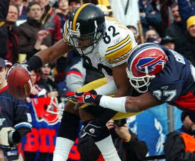 
Pittsburgh Steelers' Antwaan Randle El (82) scores a touchdown against Buffalo on Sunday that helped keep the Bills out of the playoffs. 
 (Associated Press / The Spokesman-Review)