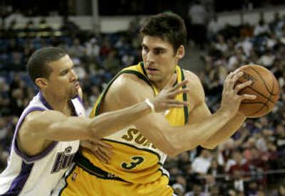 
Seattle's Wally Szczerbiak, right, protects the ball from the Kings' Francisco Garcia. The Sonics have won four of five.Associated Press
 (Associated Press / The Spokesman-Review)