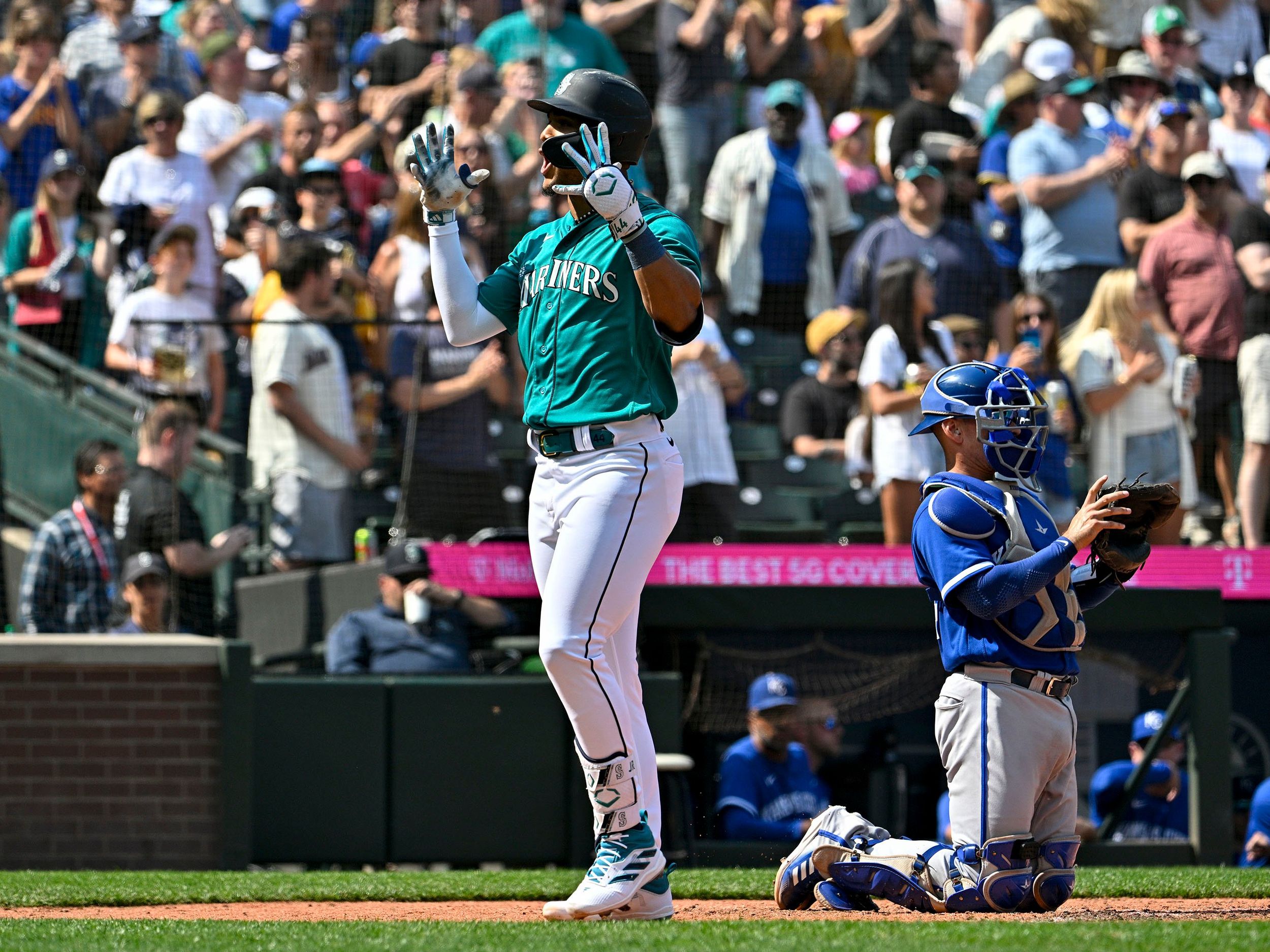 Julio Rodriguez hits 25th homer to reach another MLB milestone