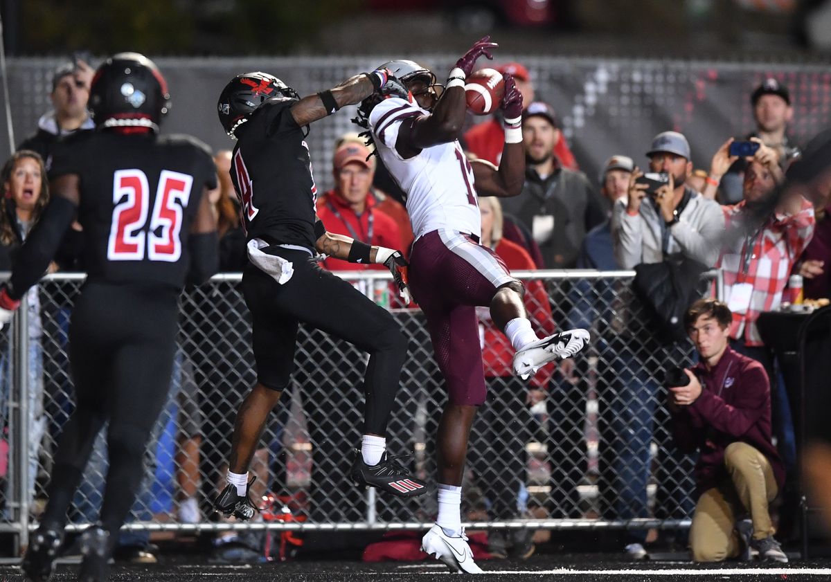 no 6 eastern washington outlasts no 4 montana 34 28 as eric barriere exploits the grizzlies through the air the spokesman review