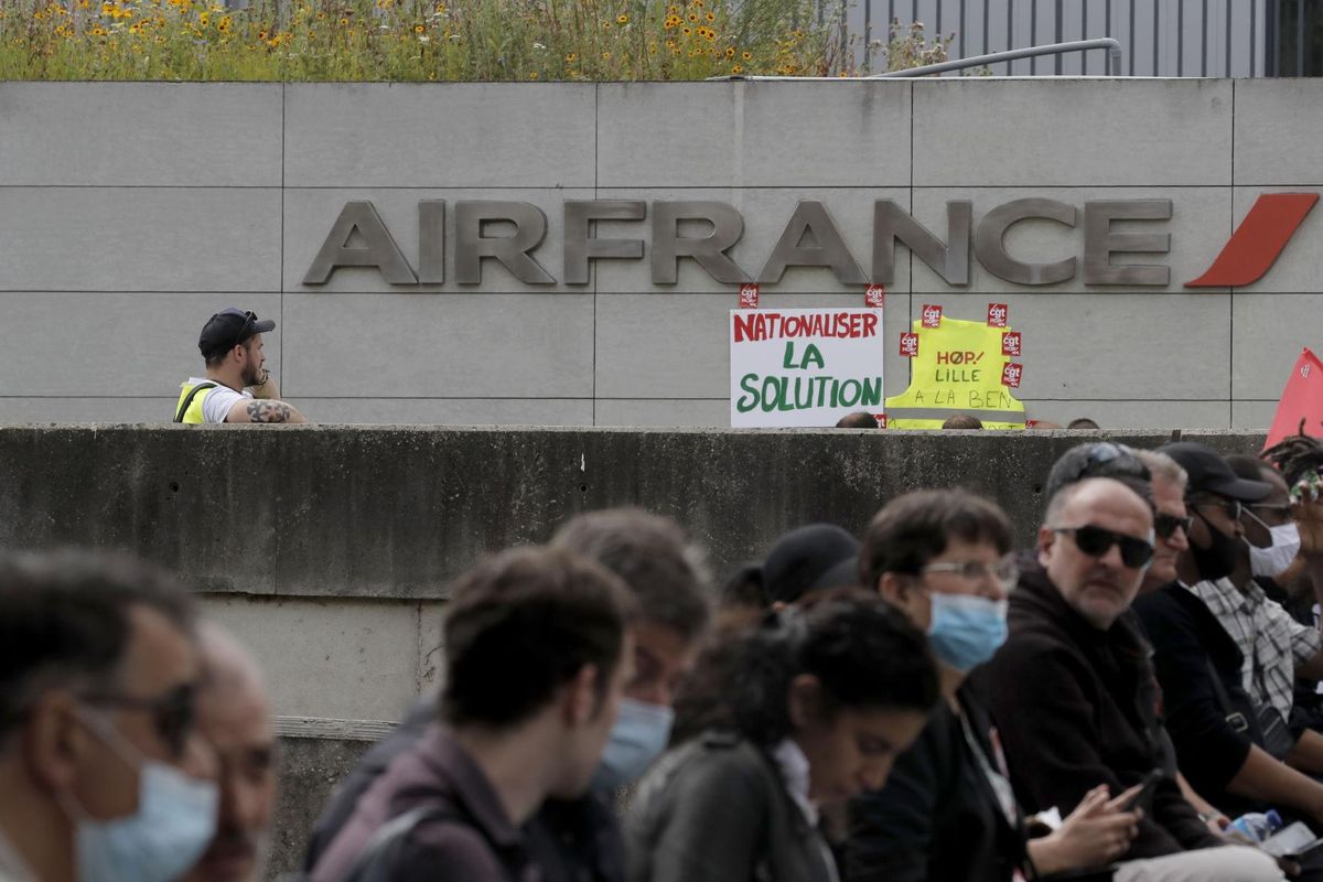 Virus-hammered Air France announces 7,500 job cuts | The ...